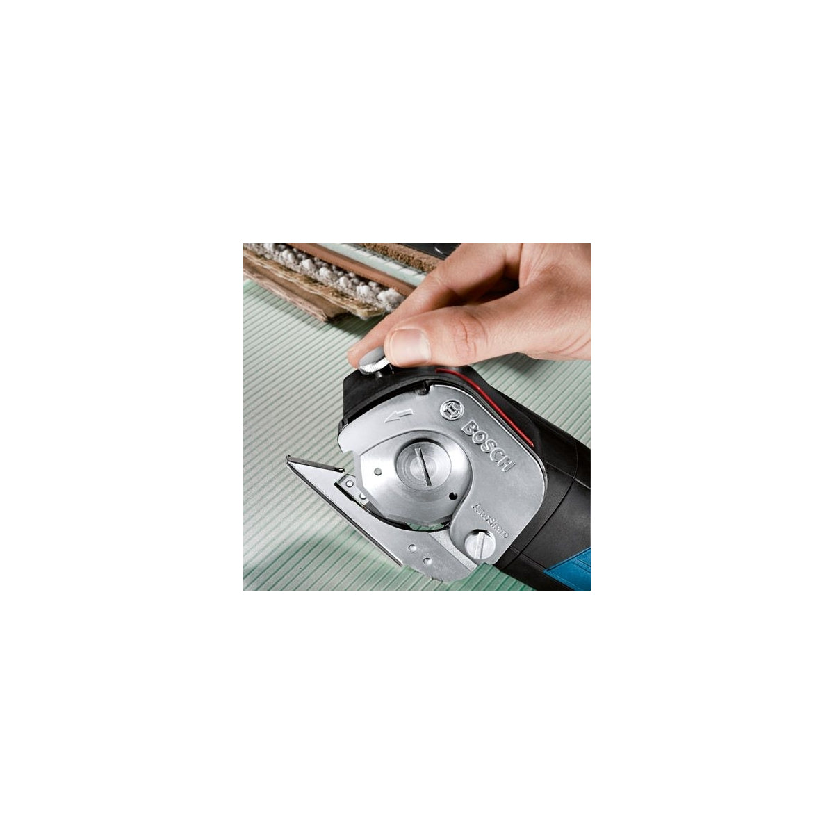  Bosch GUS 12V-300 Professional Cisaille Universelle Sans Fil 12V + L-Boxx (06019B2905)