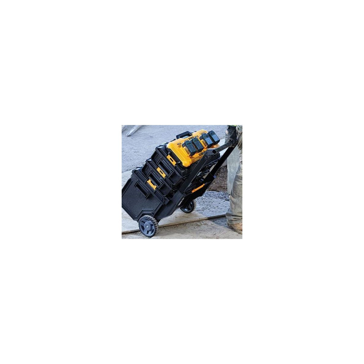  Dewalt DCB104-QW Chargeur De Batteries 4 Ports 8Ah XR 10.8V/14.4V/18V & Flexvolt Li-ion