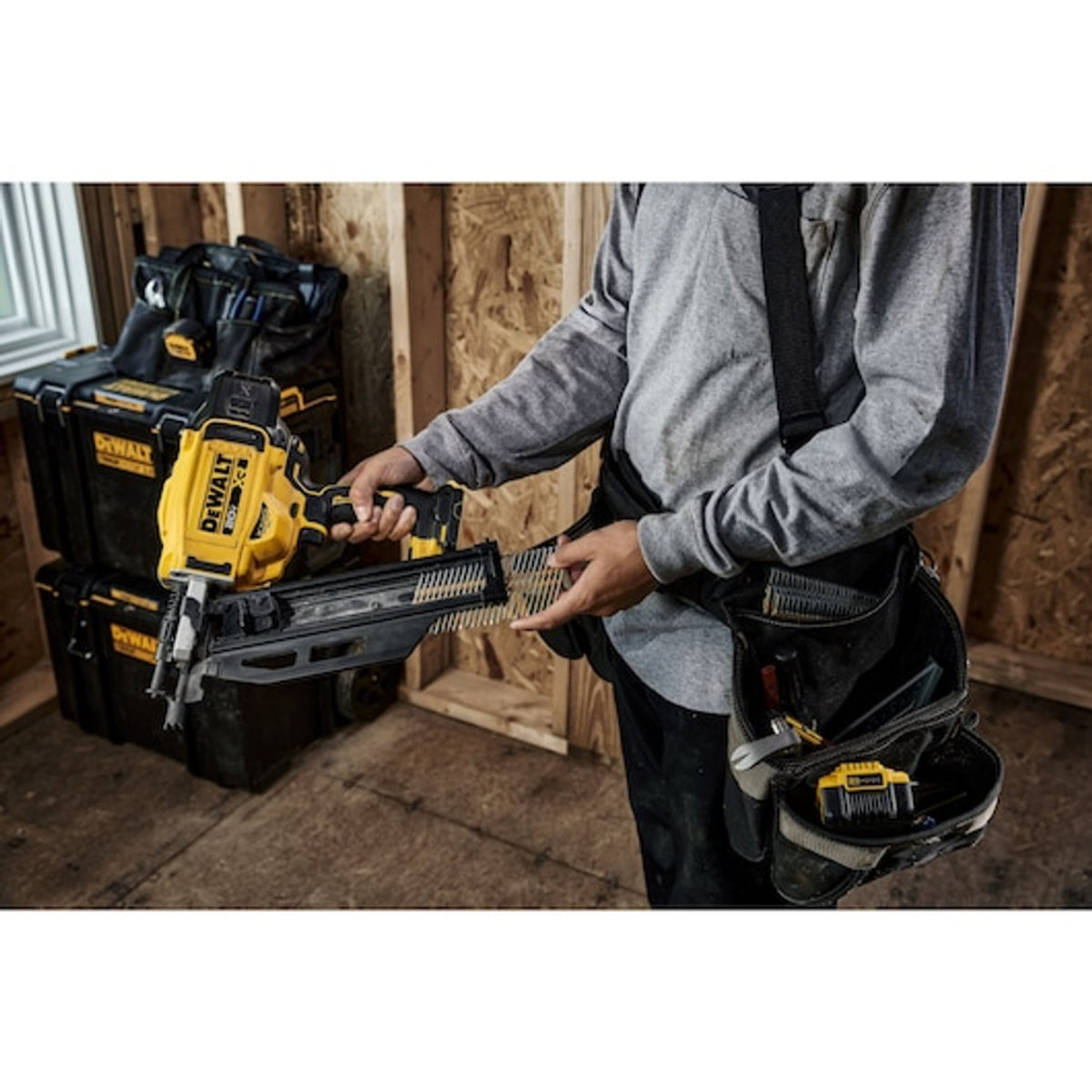  Dewalt DCN930N-XJ Cloueur De Charpente 18V XR Li-ion (Machine Seule)