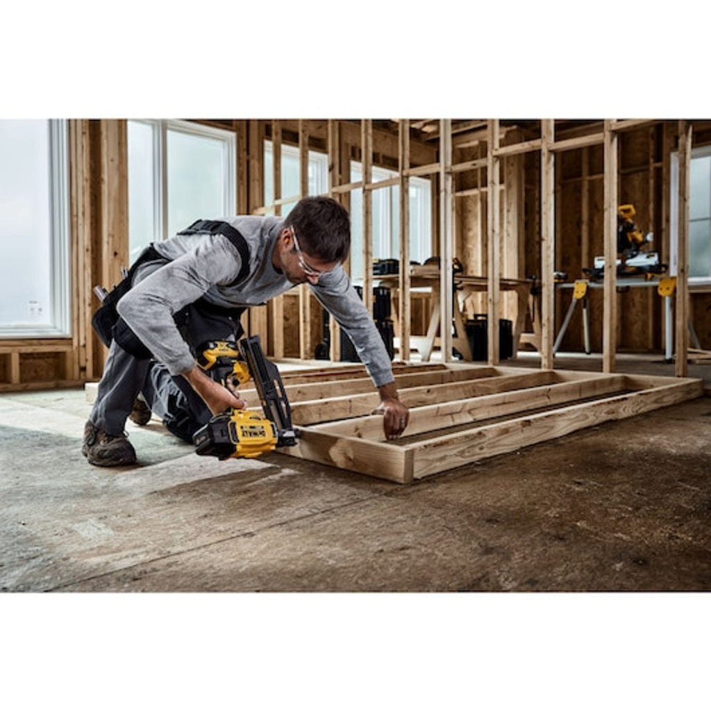  Dewalt DCN930N-XJ Cloueur De Charpente 18V XR Li-ion (Machine Seule)