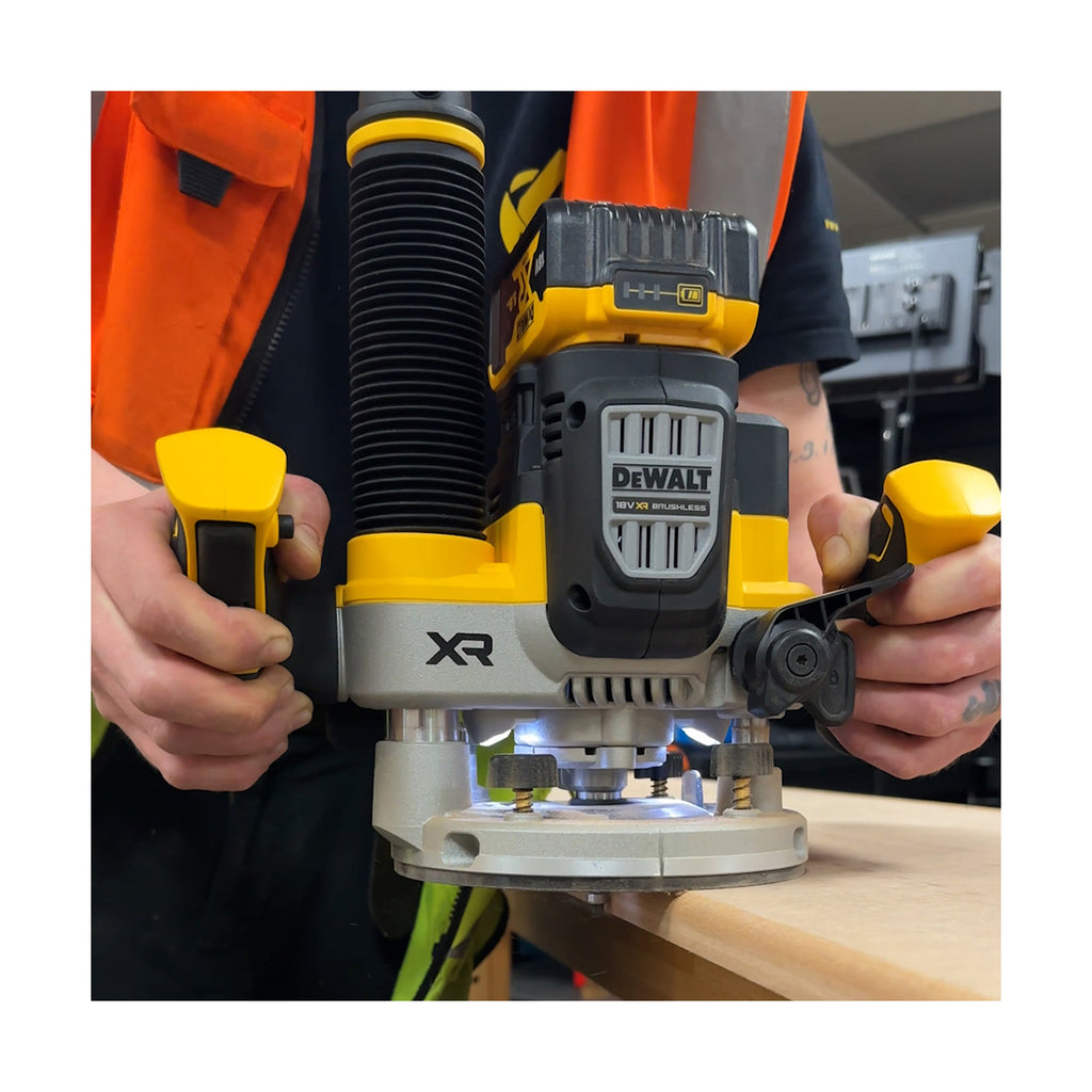  Dewalt DCW620H2-QW Affleureuse, Défonceuse XR 18V Brushless 2x5.0Ah Powerstack