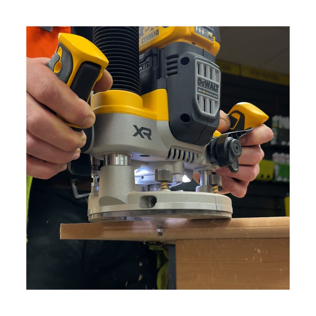  Dewalt DCW620NT-XJ Affleureuse, Défonceuse XR 18V Brushless (Machine Seule)