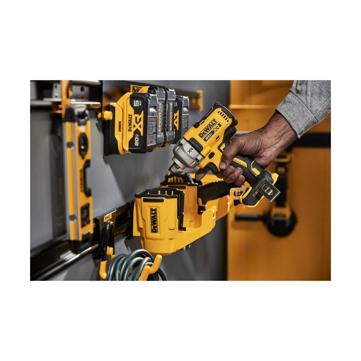  DeWalt DXL Rail Métal Mural 122cm (DWST82800-0)