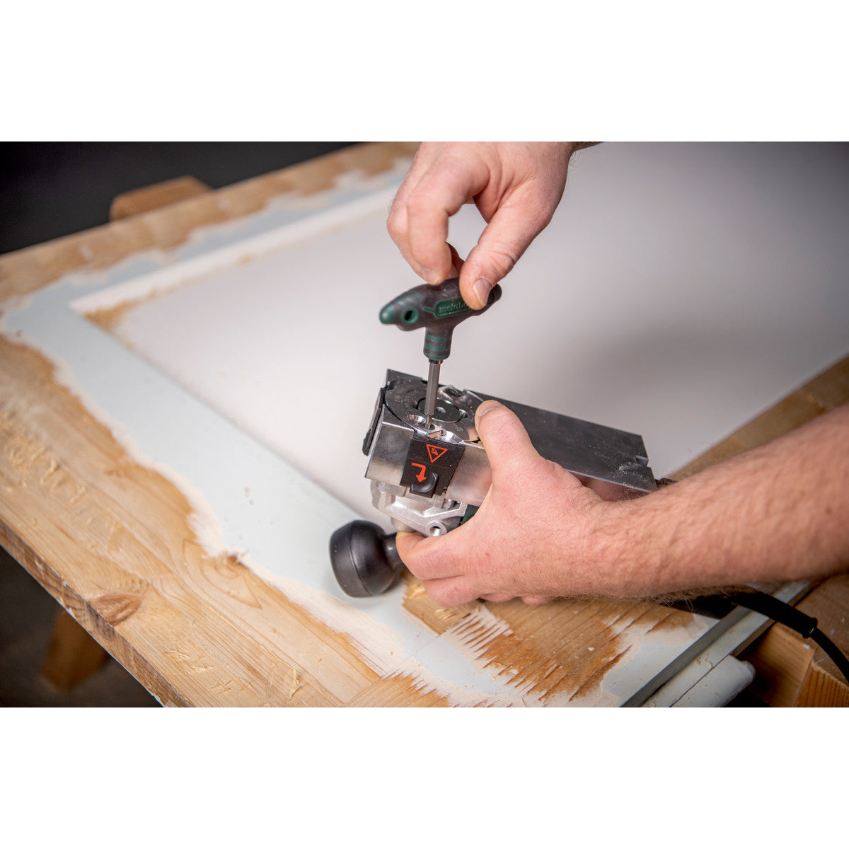  Metabo LF 850 S Fraiseuse à Bois Avec Coffret Metabox 145 (601049500)