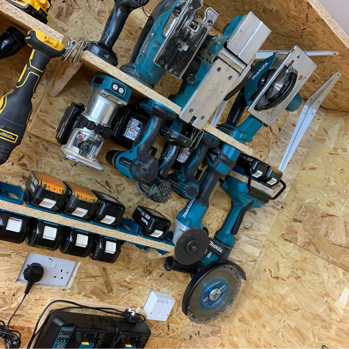  StealthMounts Supports De Machines Makita 18V LXT 4-pack Bleu TM-MK18-BLU-4